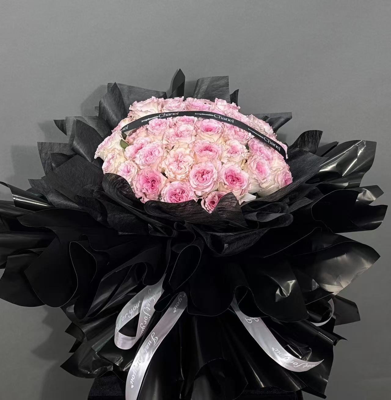 33 Stems Spiral Pink Roses