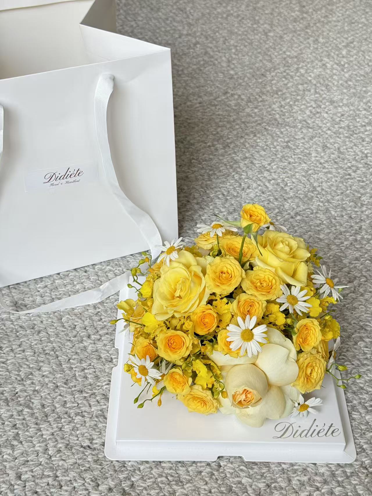 Sunlit Daisy Bloom Box