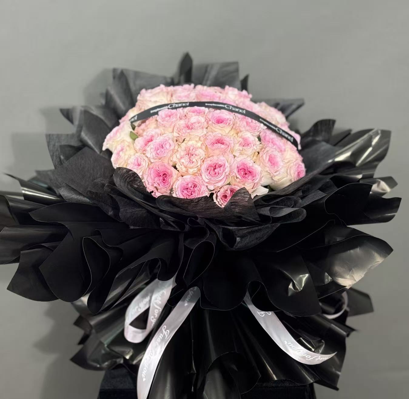 33 Stems Spiral Pink Roses