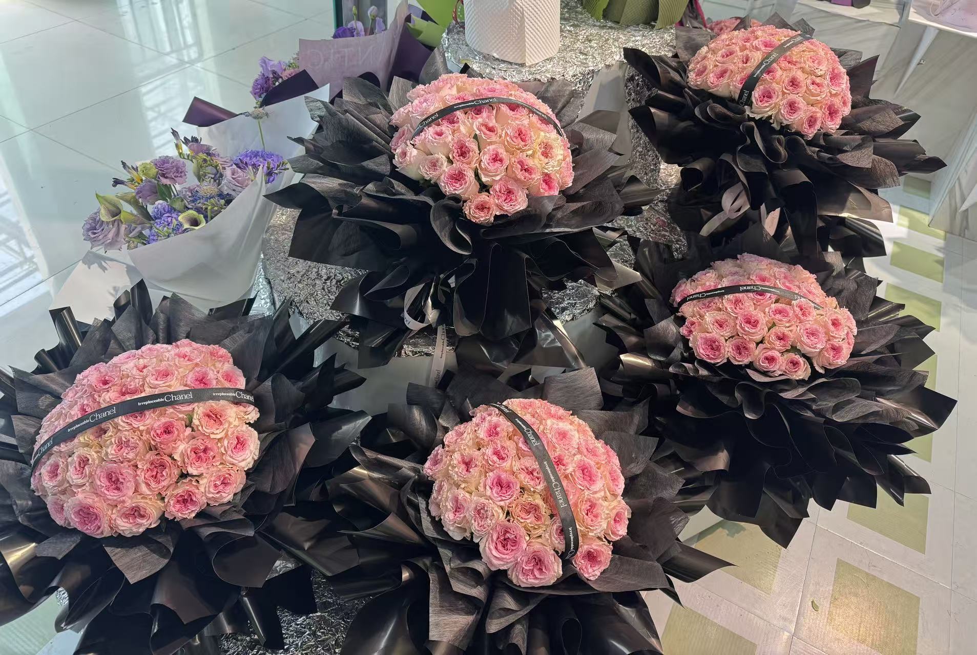33 Stems Spiral Pink Roses