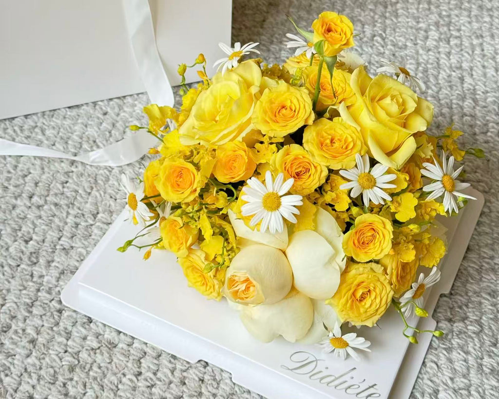 Sunlit Daisy Bloom Box