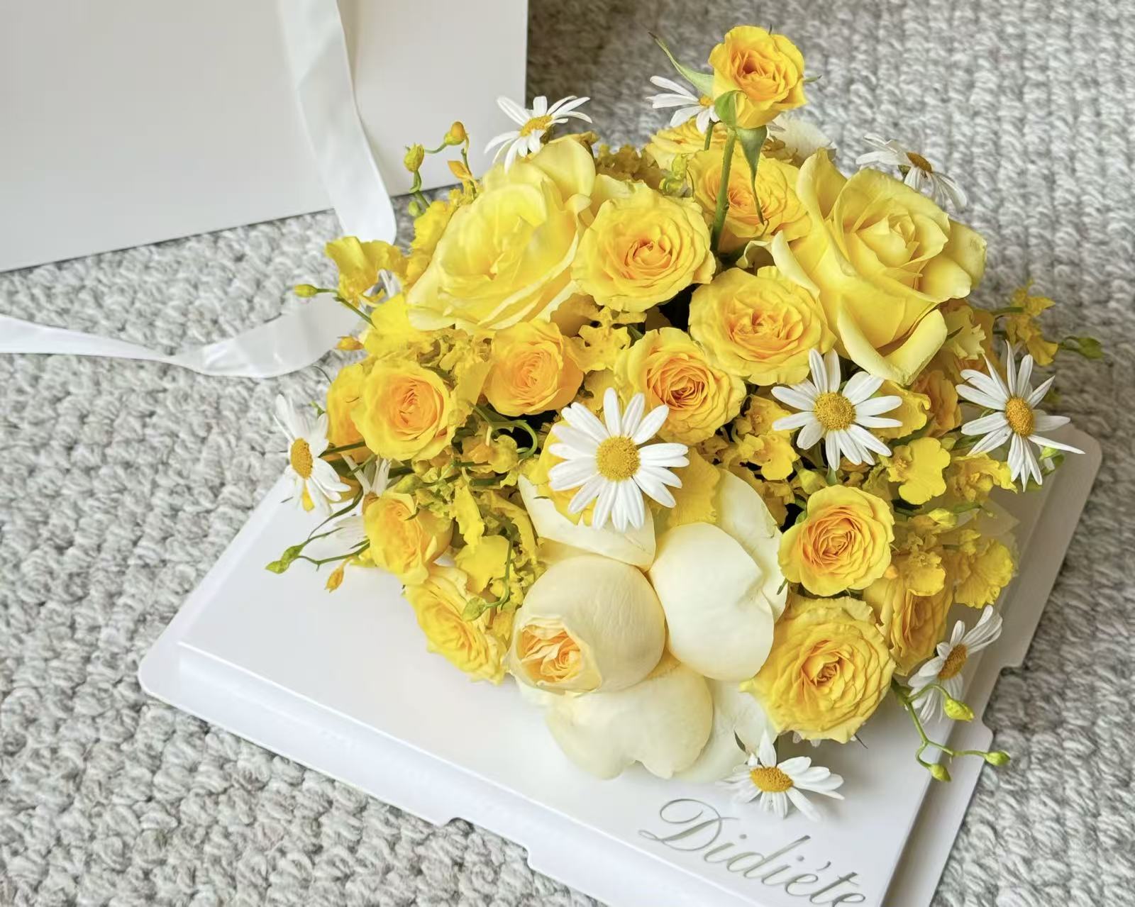 Sunlit Daisy Bloom Box